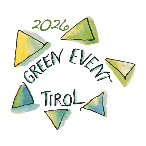 Green Event Tirol Logo mit Schrift in der Mitte und grün, blauen Dreiechen runtherum und 2026 darüber